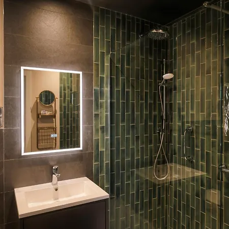 Hotel67 At Gleneagle Отель