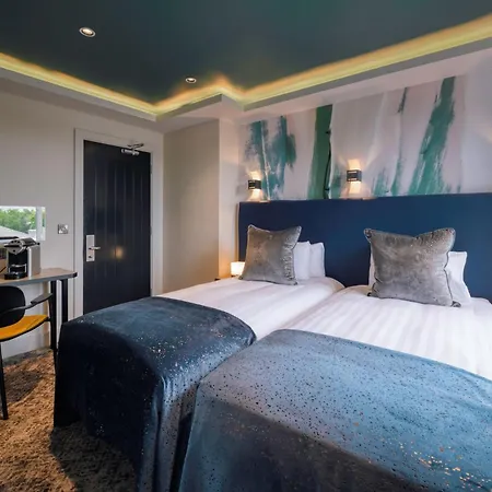Отель Hotel67 At Gleneagle